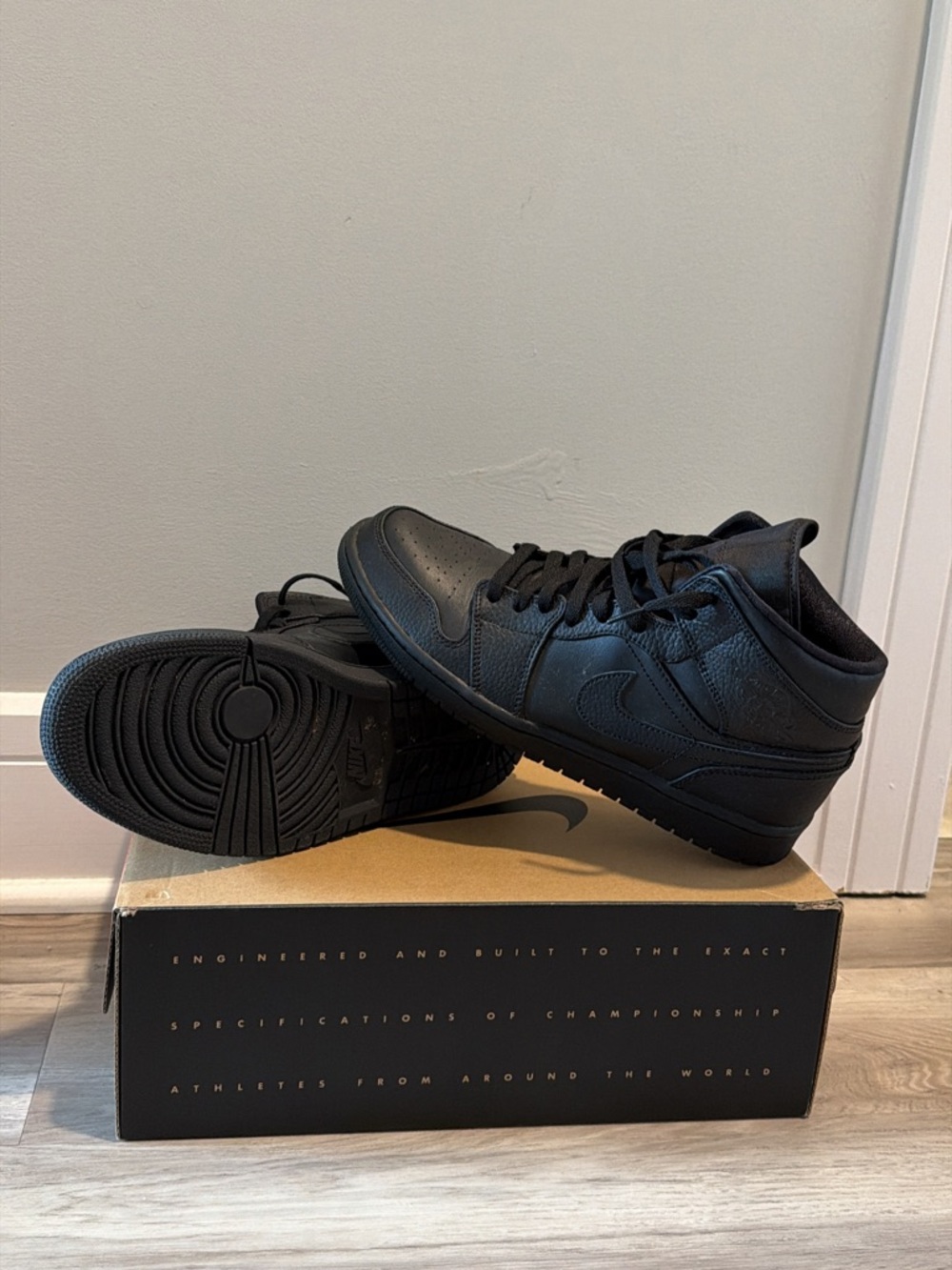 Jordan One’s black High-Top Athletic Sneakers - Picture 4 of 4